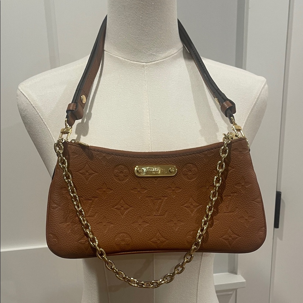 Louis Vuitton Pochette Liv in Cognac - Like New - Picture 5 of 8